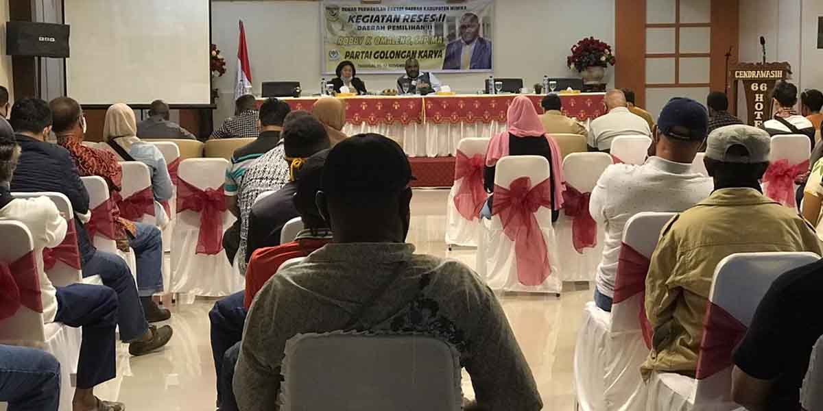 Ketua DPRD Kabupaten Mimika, Robby Omaleng reses dengan warga di 11 kelurahan wilayah Distrik Mimika Baru, Selasa (17/11/2020).
